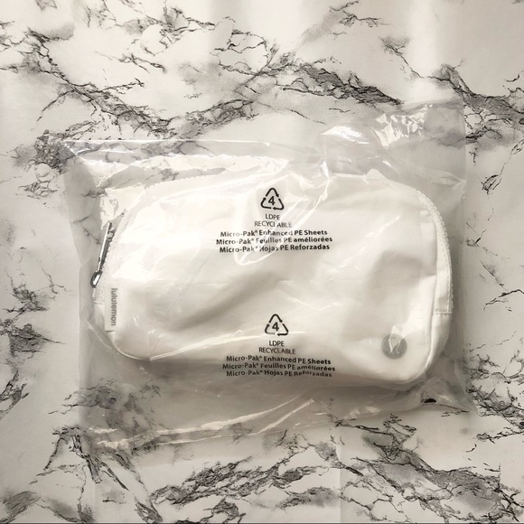 Lululemon Everywhere Belt Bag Extended Strap Version White - Picture 5 of 7